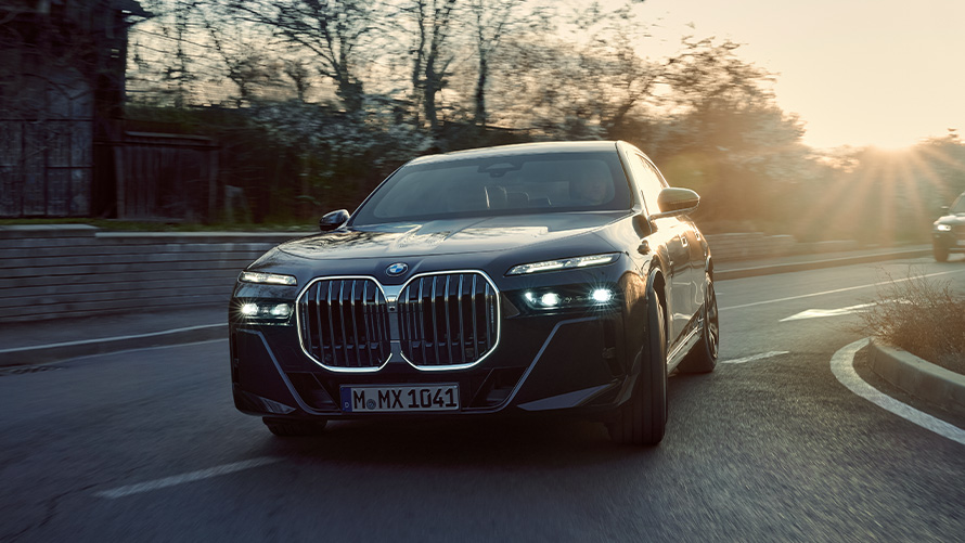BMW Серия 7 Protection 2/3 изглед отпред BMW Серия 7 Protection 2/3 изглед отпред завиване