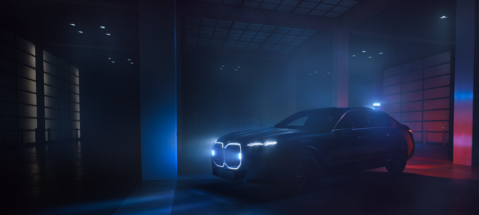 BMW Серия 7 Protection G73 със сигнални светлини BMW Серия 7 Protection G73 със сигнални светлини в тъмнина 1/3 изглед отстрани