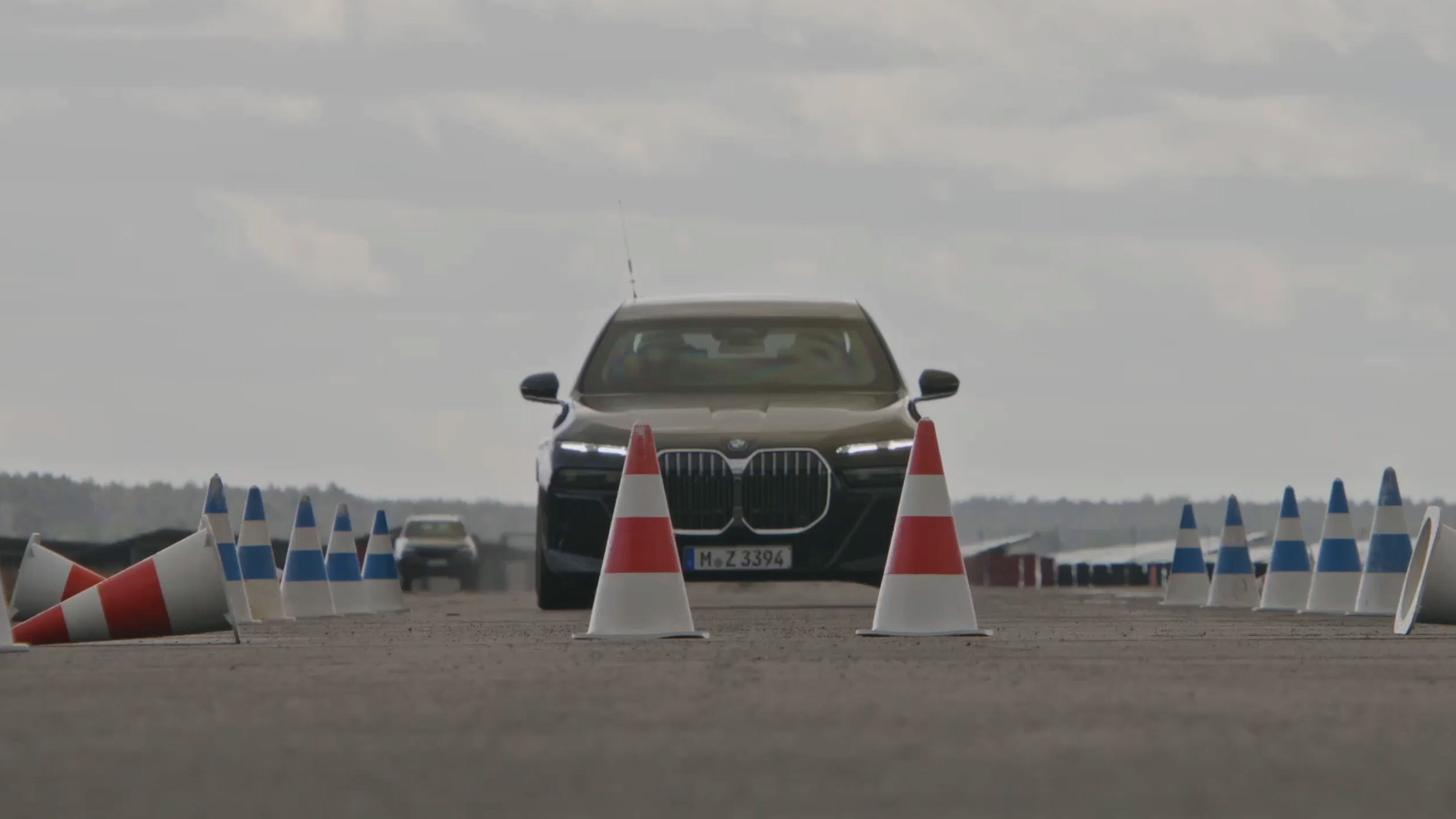 Автомобили BMW Protection Обучение за безопасност на водача Обучение за безопасност на водача за автомобили BMW Protection, включително теория и практика