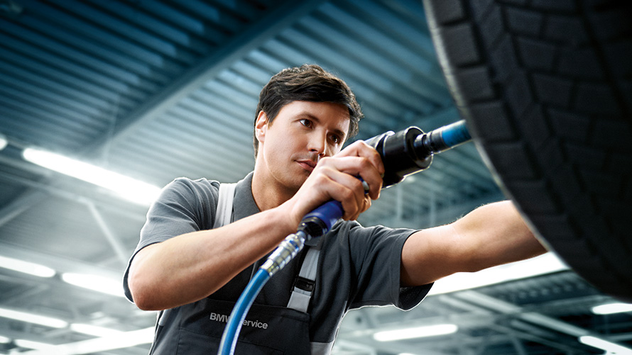 BMW Услуги за колела и гуми BMW Услуги за колела и гуми BMW сервиз