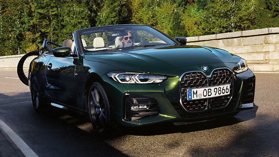 BMW комплект джанта и лятна гума на BMW Серия 4 Кабриолет (G23) на слънчев пейзаж BMW комплект джанта и лятна гума на BMW Серия 4 Кабриолет (G23) на слънчев пейзаж
