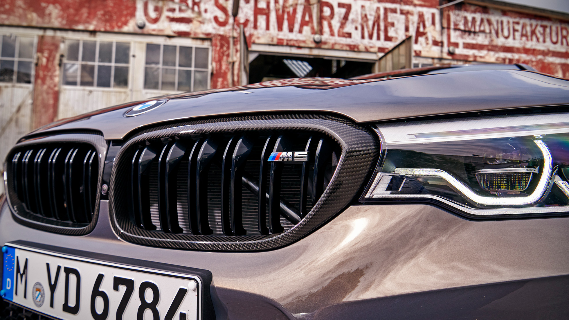Решетка kidney BMW M Performance от въглеродни нишки Решетка kidney с дизайн BMW M Performance от въглеродни нишки