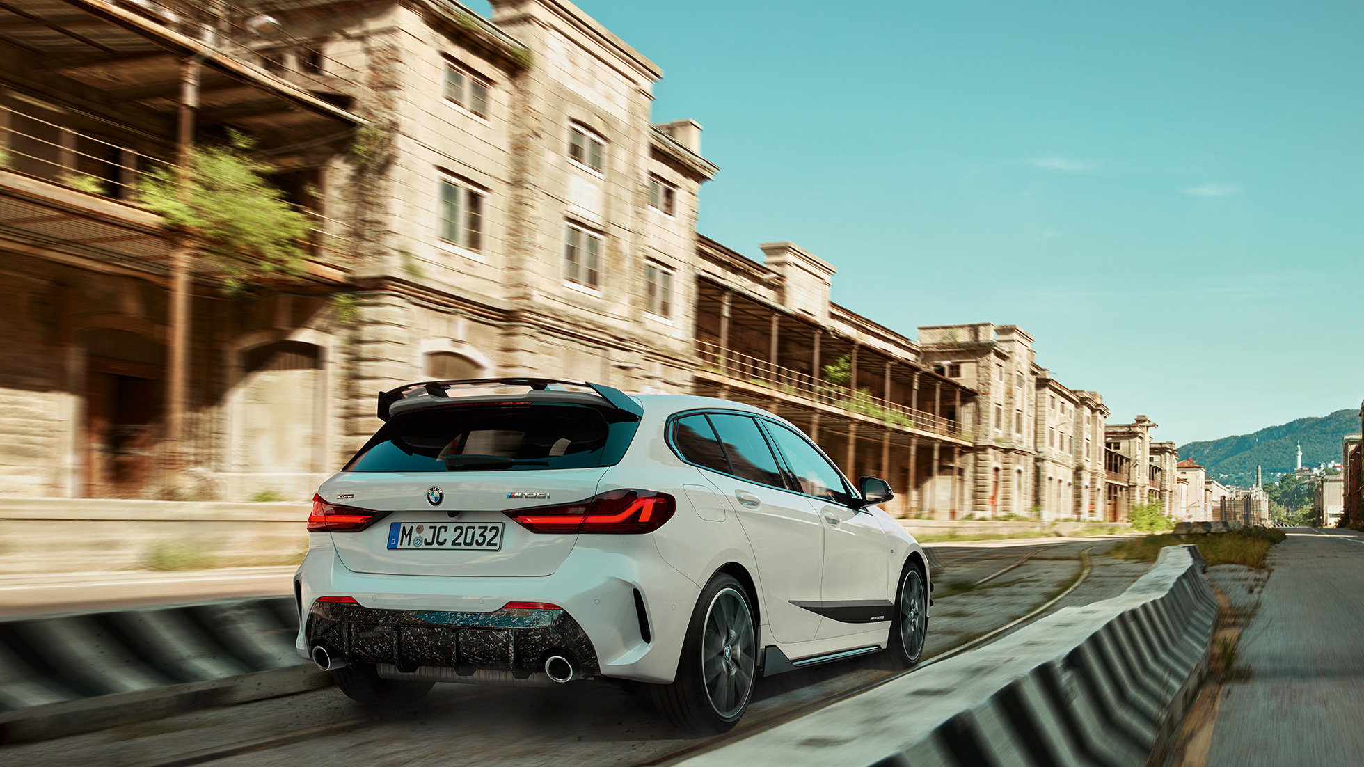 BMW серия 1 BMW M135i xDrive F40 BMW M Performance BMW серия 1 BMW M135i xDrive F40 BMW M Performance, заден изглед