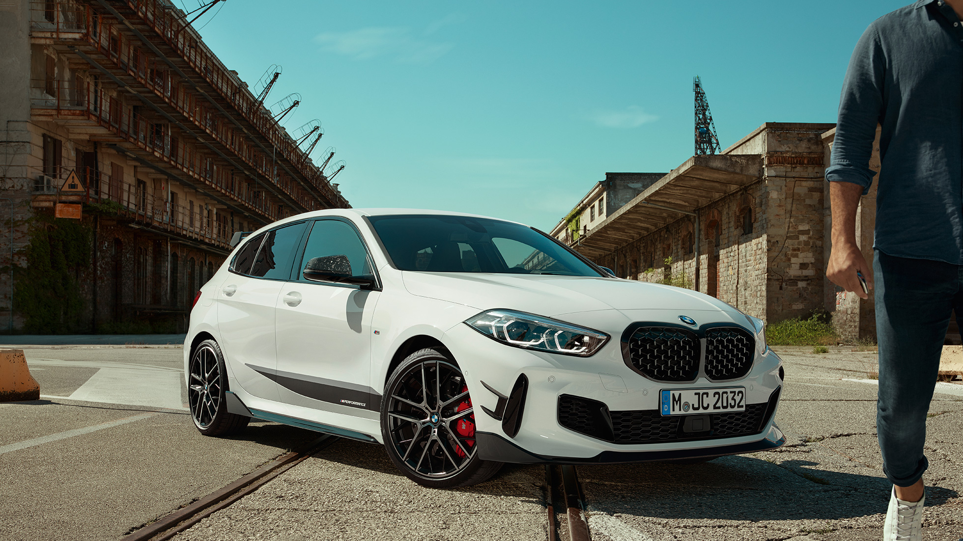 BMW серия 1 BMW M135i xDrive F40 M Performance BMW серия 1 BMW M135i xDrive F40 M Performance, три четвърти преден изглед