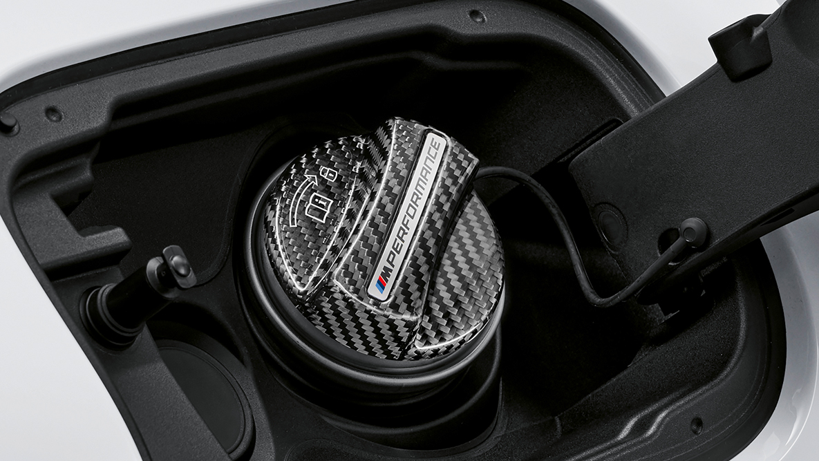 Капачка на резервоара за гориво от въглеродни нишки M Performance BMW серия 4 купе G22 Капачка на резервоара за гориво от въглеродни нишки M Performance BMW серия 4 купе G22 детайлен изглед