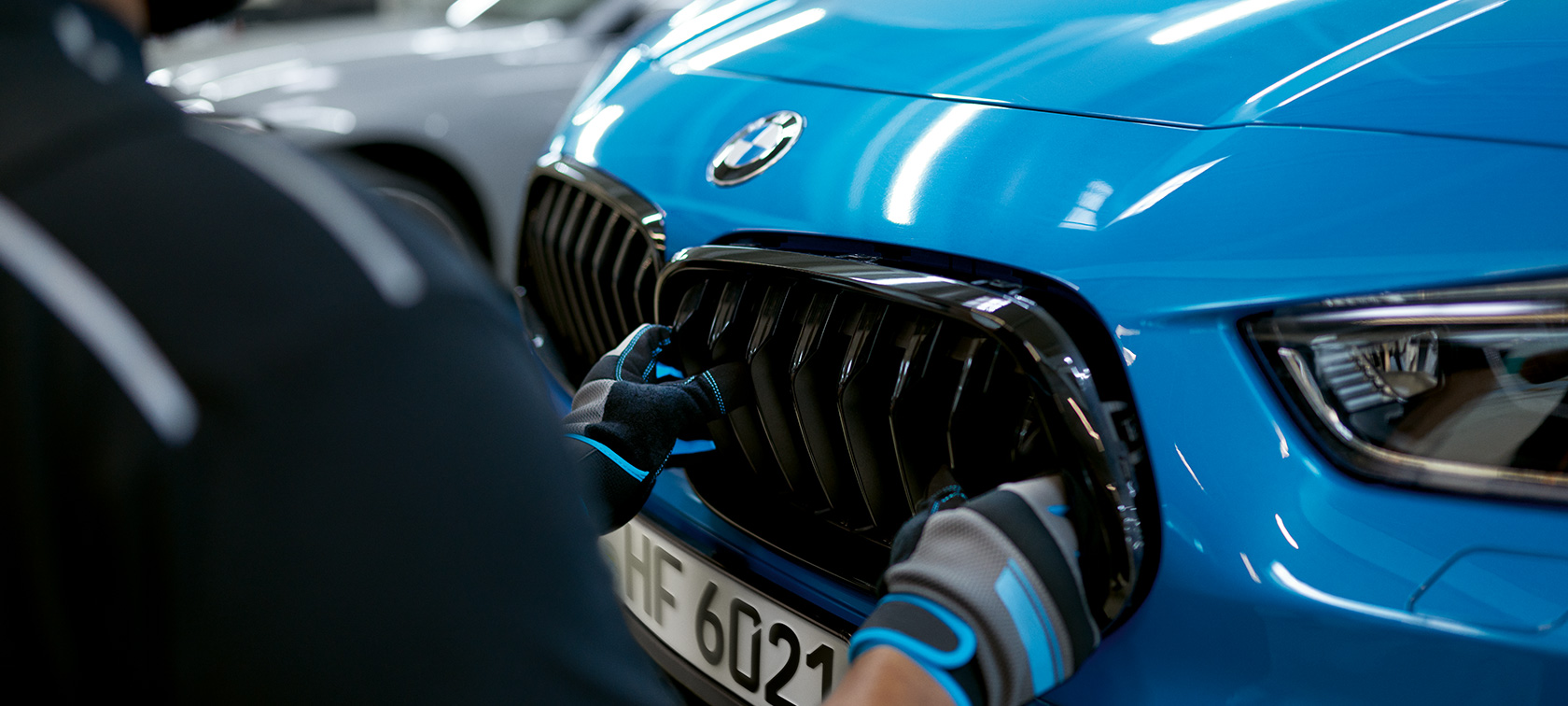 BMW ремонти след инциденти BMW ремонти и поддръжка. BMW ремонти и поддръжка BMW ремонти след инциденти снимка отблизо смяна на BMW бъбрековидна решетка