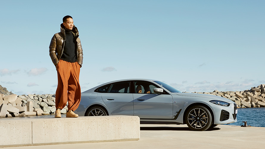 BMW на фона на летен пейзаж с модел BMW Service Inclusive BMW на фона на летен пейзаж с модел