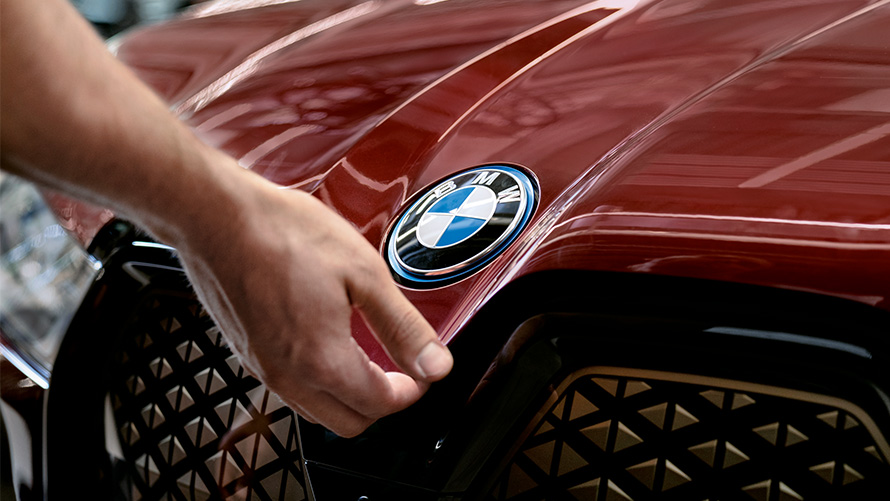 BMW Service Inclusive услуги BMW Service Inclusive BMW емблема на BMW iX